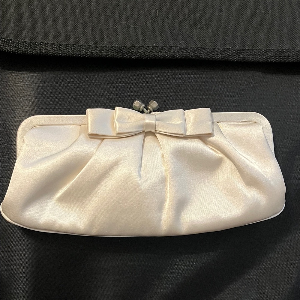 Valerie Stevens Elegant Cream/White Clutch with Bow